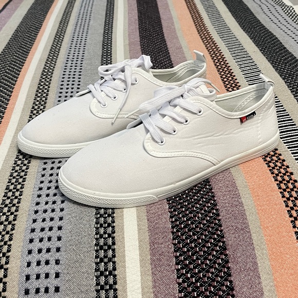 Shoes - ❗️SALE❗️ Classic White Sneakers